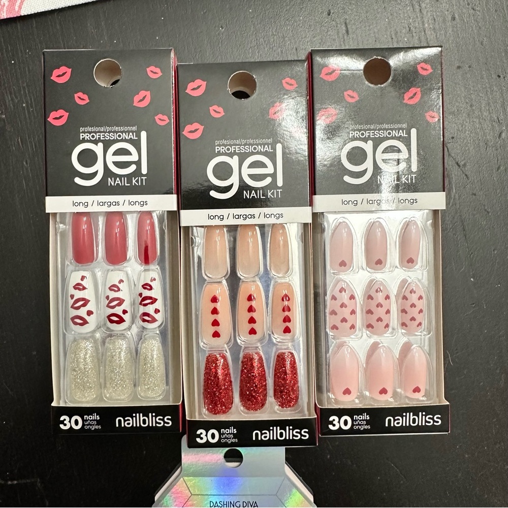 Valentines Press on nails kit- 3 sets of press ons and nail stickers